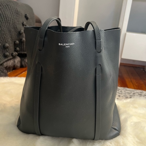 balenciaga everyday leather tote